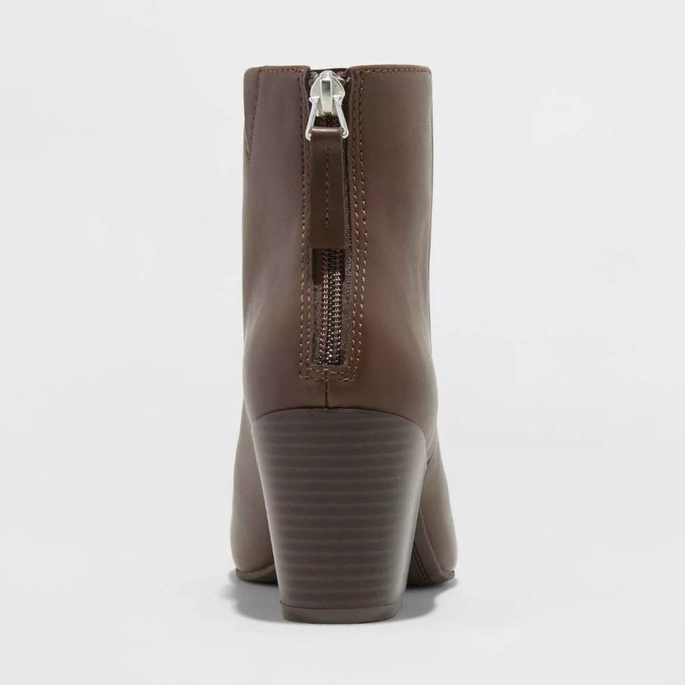 🔥 3/$10 NWOT - Bren Zipper Back Bootie - Brown - Picture 2 of 8